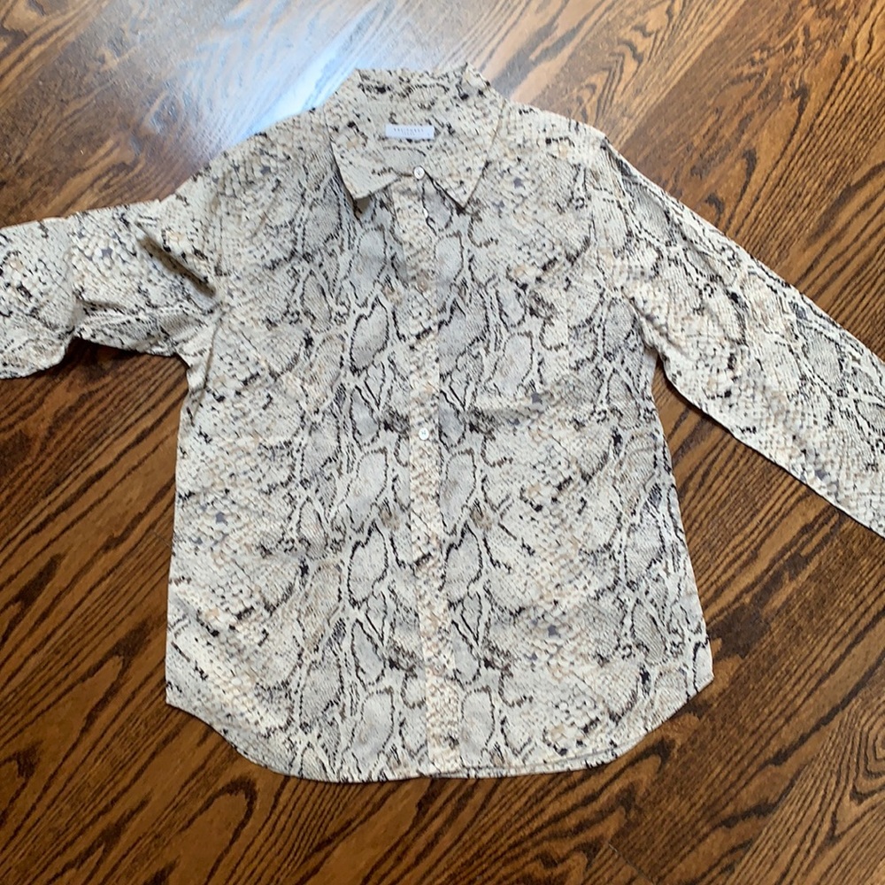 Equipment:  size S cotton blouse.